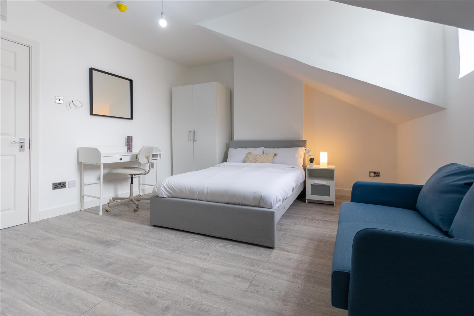 1 bed property in 42 St. Mary's Road, London